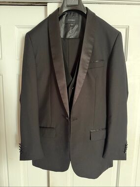 Statement three piece Tuxedo set (jacket, vest & pants (40L/34L) NWT